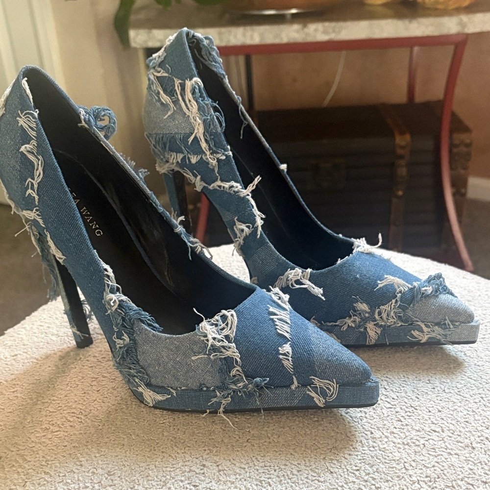 Vera Wang Blue Distressed Heels